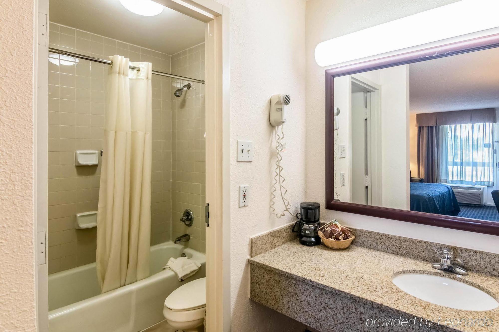 Texas Inn & Suites Denton Kültér fotó